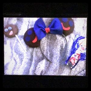 Minnie Mouse ears
